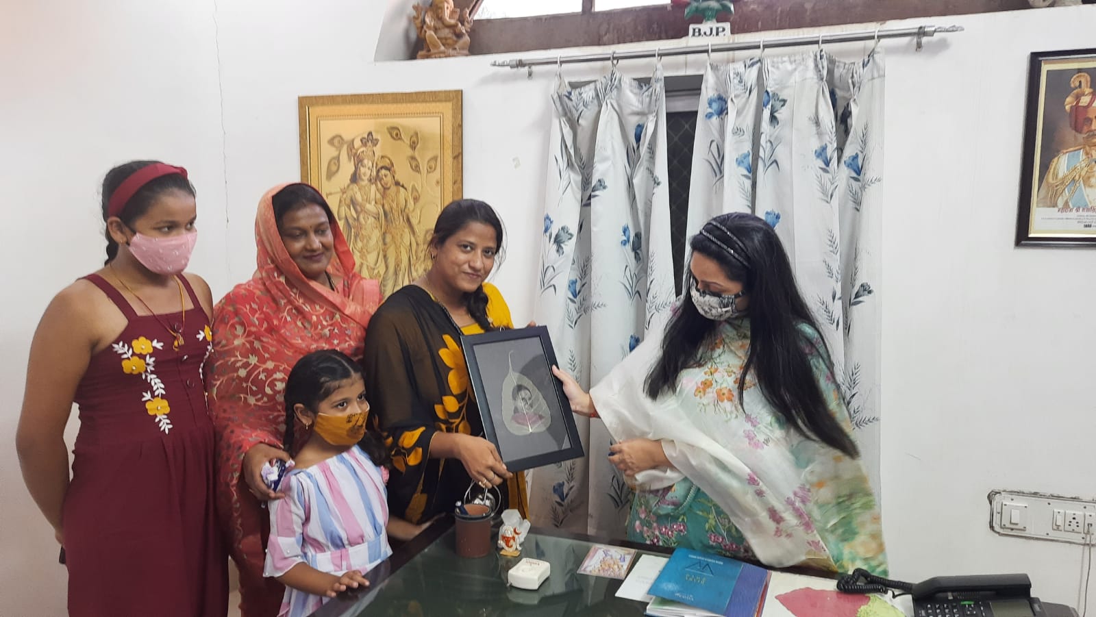 IMG 20211004 WA0146 कलाकार की कलाकृति देख अभिभूत हुई विधायक सिद्धिकुमारी Rajasthan News Portal बीकानेर अपडेट