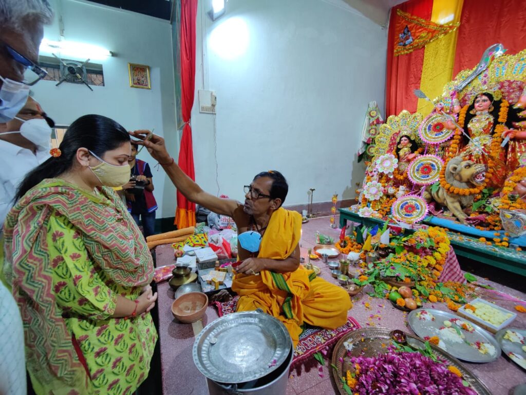 IMG 20211013 WA0098 बंग व राजस्थानी भक्ति व संस्कृृति के प्रतीक है दुर्गा पूजा महोत्सव<br>रियासत काल से मना रहे है बंगाली दुर्गा पूजा महोत्सव Bikaner Local News Portal धर्म