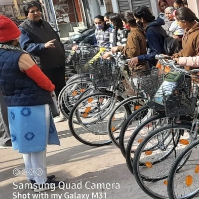 IMG 20211217 WA0194 राजकीय बालिका माध्यमिक विद्यालय हर्षों का चौक बीकानेर में साईकल वितरित Bikaner Local News Portal बीकानेर अपडेट