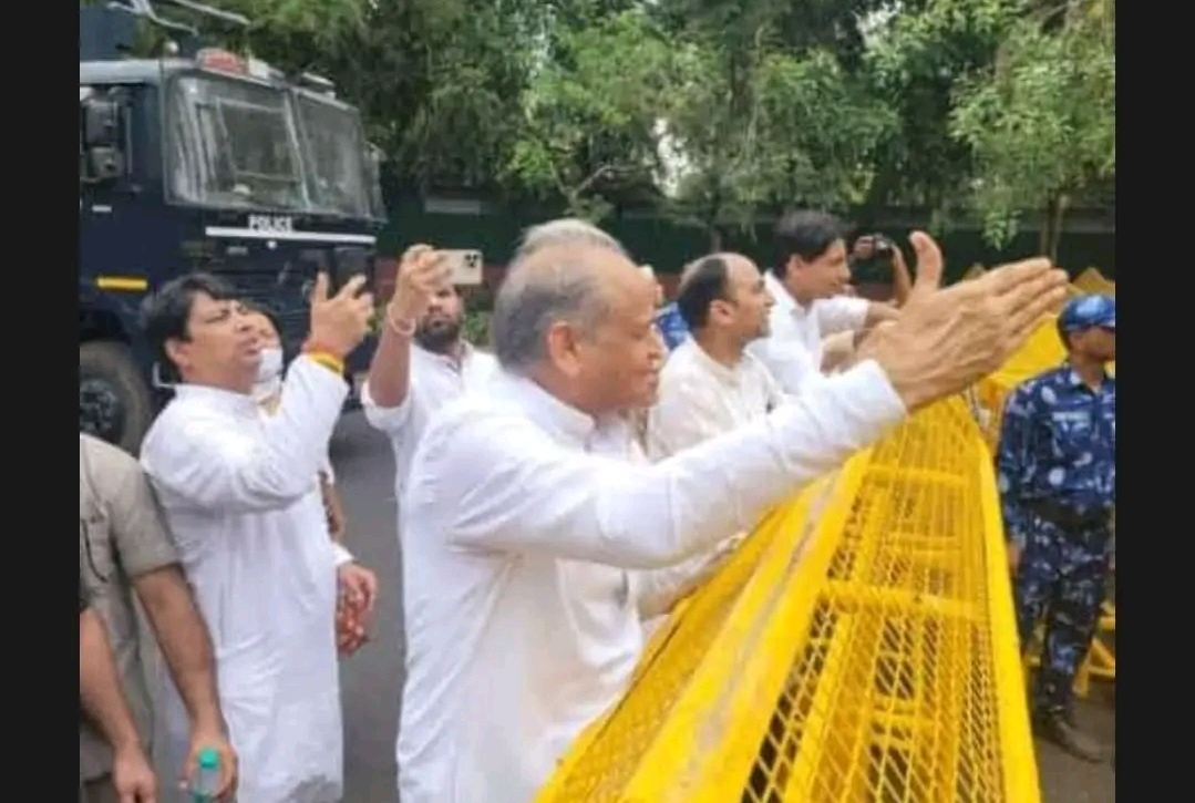 IMG 20220613 151502 मुख्यमंत्री अशोक गहलोत सहित राजस्थान के कई नेता गिरफ्तार Bikaner Local News Portal दिल्ली