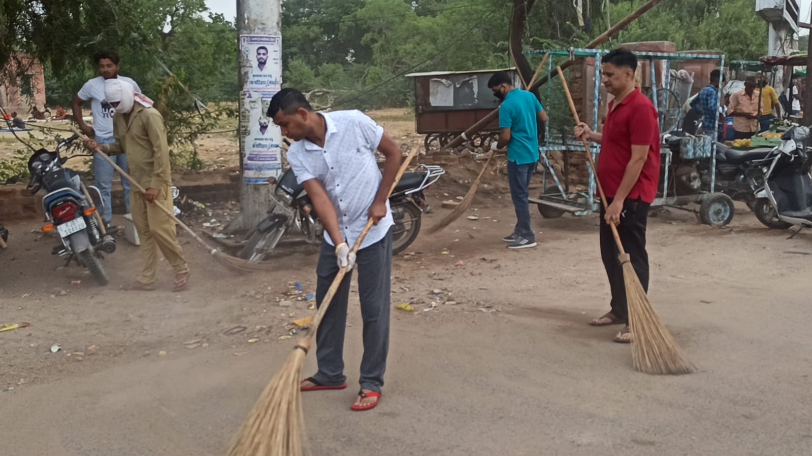 IMG 20220917 WA0108 सर्कल्स पर स्वच्छता के लिए चला अभियान, संभागीय आयुक्त और जिला कलेक्टर ने किया निरीक्षण Bikaner Local News Portal बीकानेर अपडेट