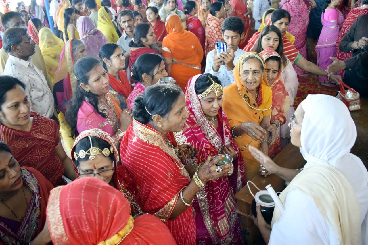 IMG 20230423 WA0169 वर्षीतप तपस्वियों का अभिनंदन, भगवान आदिनाथ के मंदिर में पूजा Bikaner Local News Portal धर्म