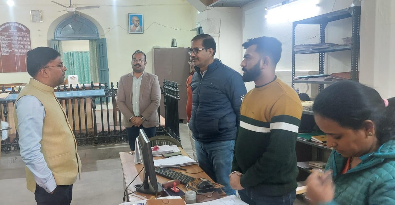 IMG 20240209 WA0249 जिला कलेक्टर ने किया एसीईएम व उपखंड कार्यालय का निरीक्षण Rajasthan News Portal बीकानेर अपडेट