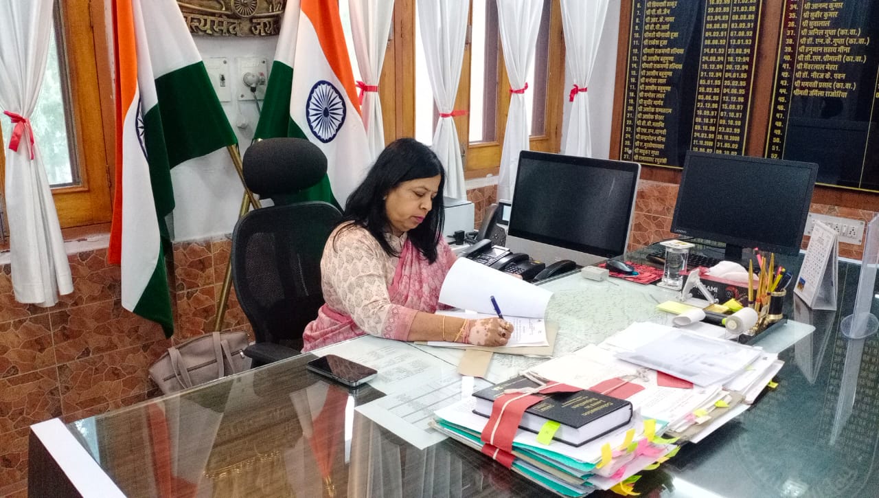 IMG 20240218 WA0228 श्रीमती वंदना सिंघवी ने संभाला संभागीय आयुक्त का पदभार ** केंद्रीय मंत्री अर्जुनराम सोमवार को आएंगे Rajasthan News Portal बीकानेर अपडेट