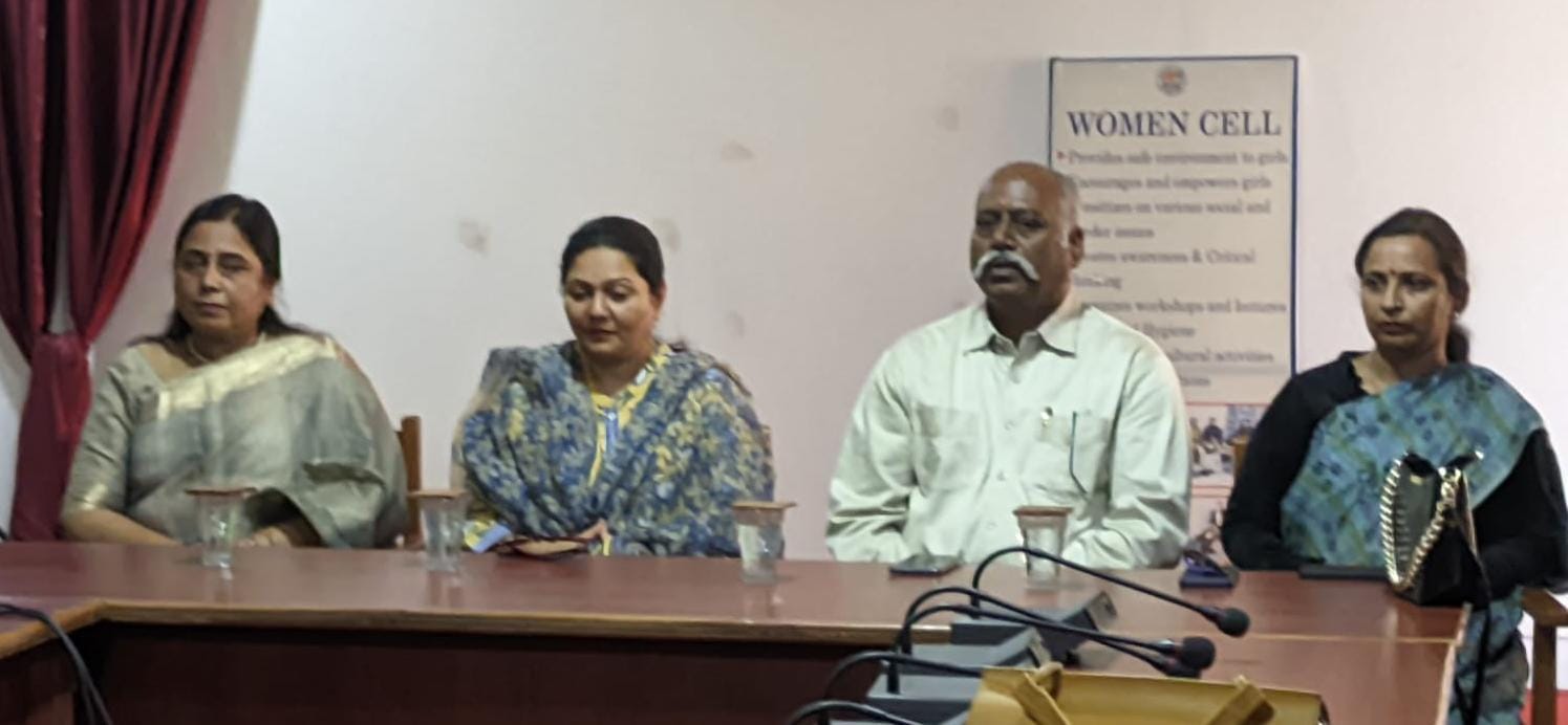 IMG 20240229 WA0254 डूंगर महाविद्यालय में बालिकाओं को दी गई समाज कल्याण विभाग की योजनाओं की जानकारी" Rajasthan News Portal बीकानेर अपडेट