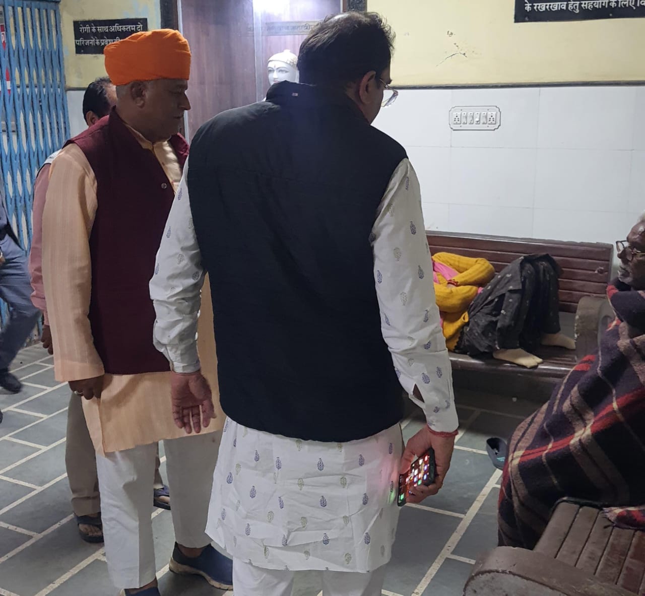IMG 20240311 WA0229 देर रात पीबीएम अस्पताल पहुंचे विधायक, लिया व्यवस्था संबंधी फीडबैक** 2 मेडिकल स्टोर के लाइसेंस निलंबित Rajasthan News Portal बीकानेर अपडेट
