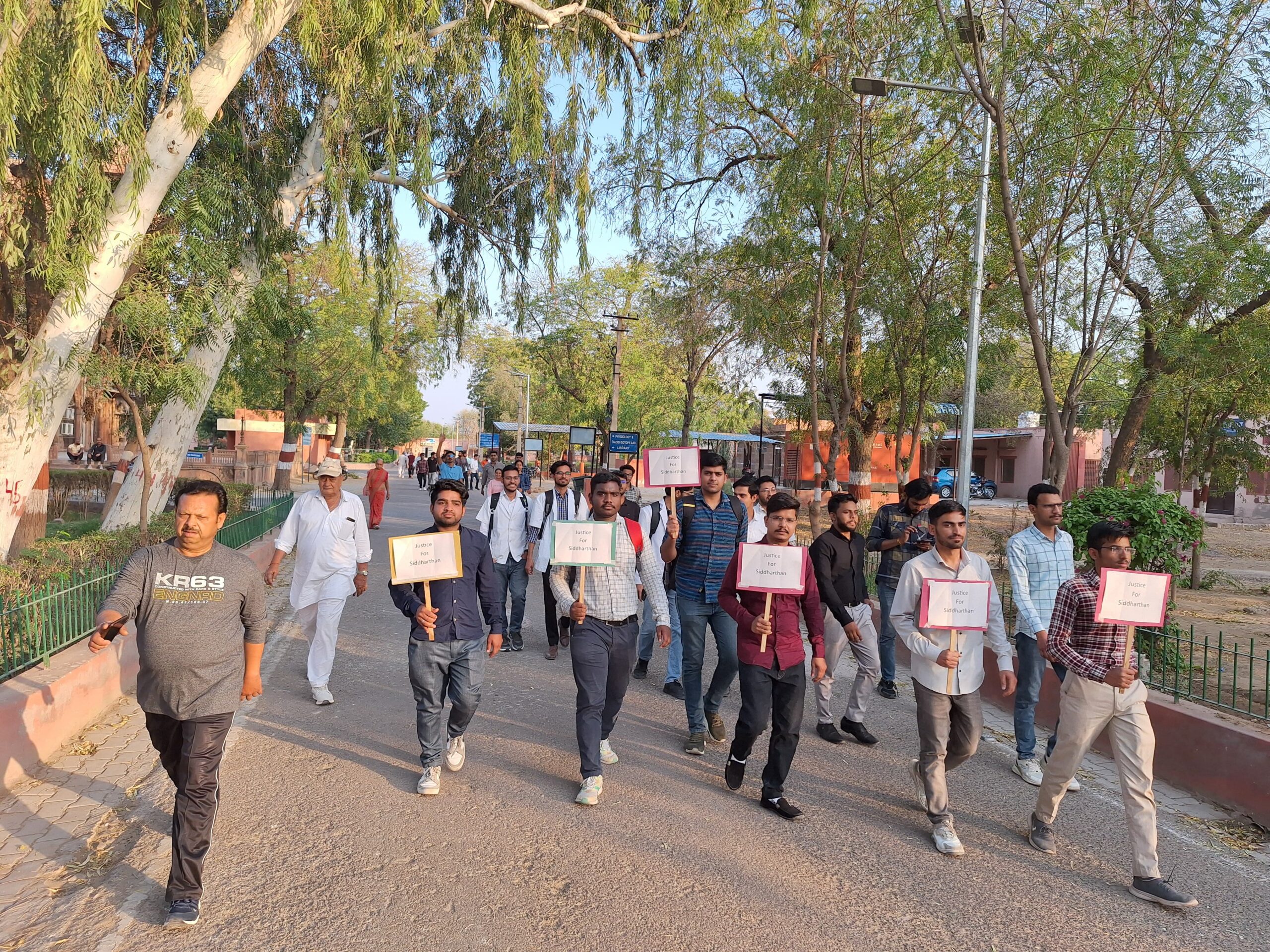 IMG 20240312 WA0300 scaled वेटरनरी विद्यार्थियों ने पैदल मार्च निकालकर विरोध जताया Rajasthan News Portal बीकानेर अपडेट