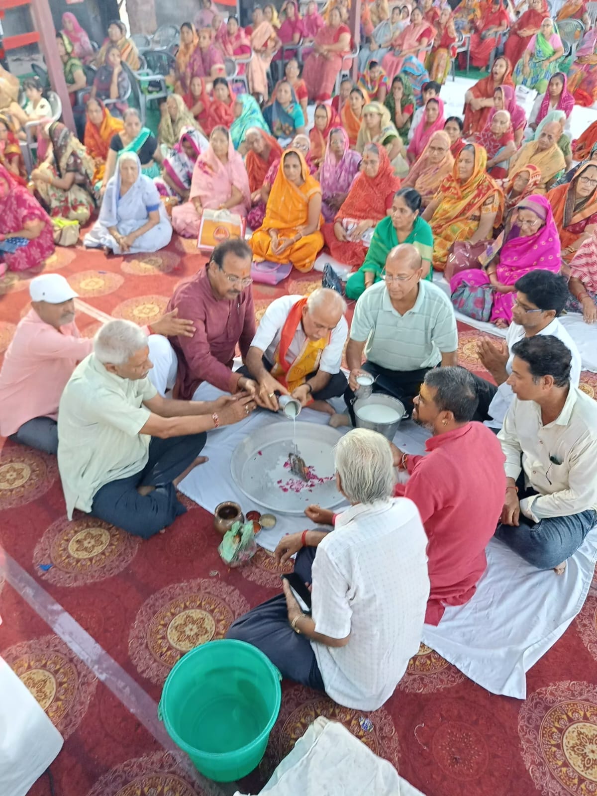 IMG 20240930 WA0286 श्रीलक्ष्मीनाथ जी मंदिर में भागवद कथा में गोवर्धन पूजा में उमड़े श्रद्धालु Bikaner Local News Portal धर्म