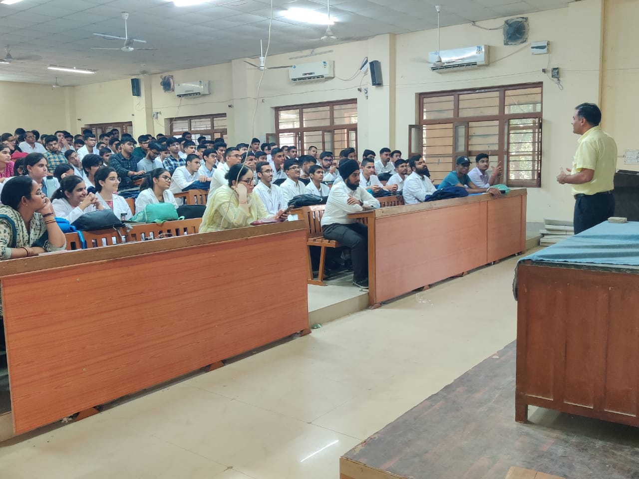 IMG 20241007 WA0345 मानसिक स्वास्थ्य पर पैरामेडिकल स्टूडेंट्स से किया संवाद Bikaner Local News Portal बीकानेर अपडेट