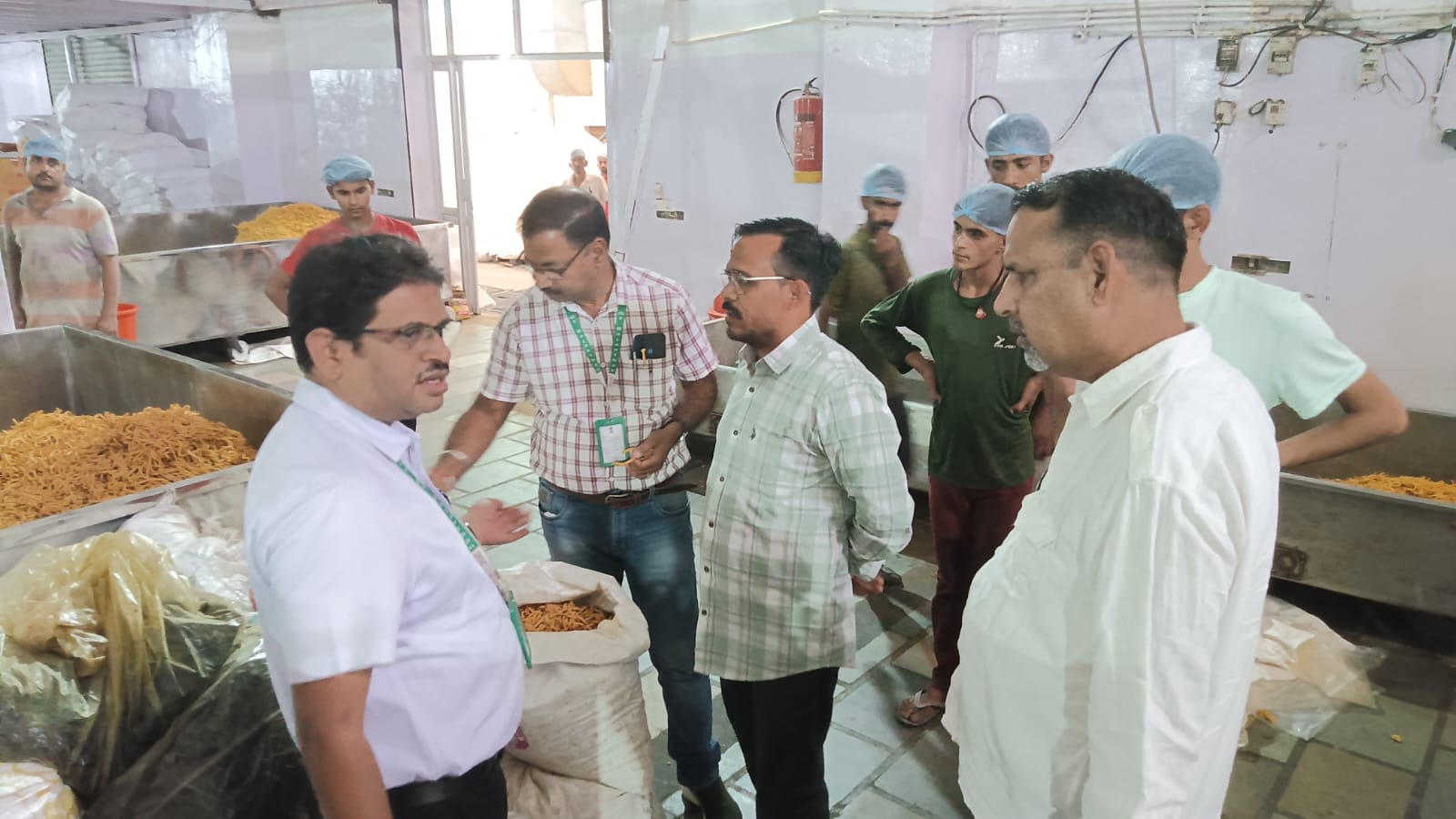 IMG 20241007 WA0390 नोखा में कार्रवाई, लिए नमकीन, तेल, मावा मिठाई के चार नमूने Bikaner Local News Portal बीकानेर अपडेट