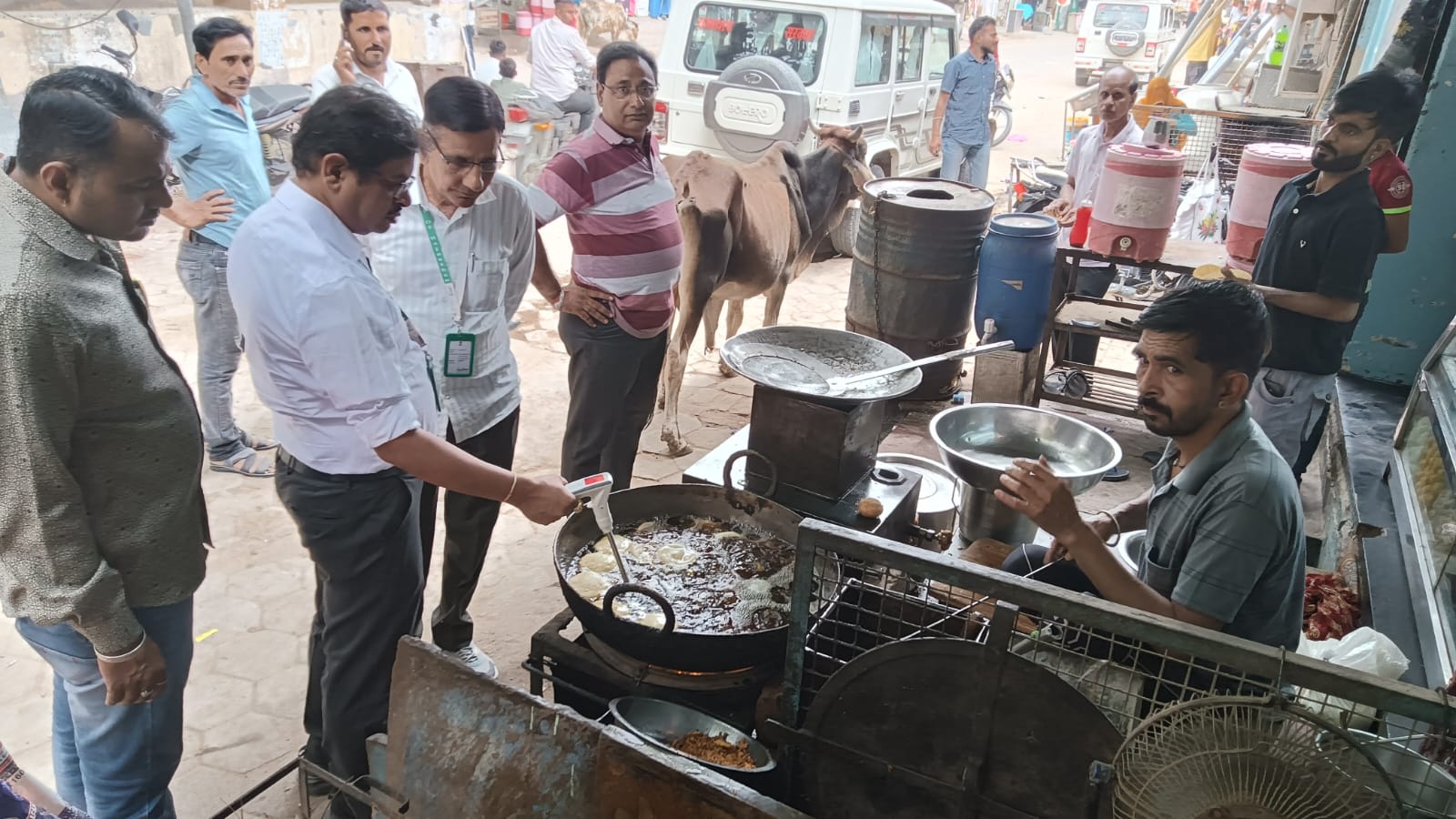 IMG 20241016 WA0261 नापासर में मिठाई, तेल के नमूने लिए, मौके पर नमक नष्ट किया Bikaner Local News Portal बीकानेर अपडेट