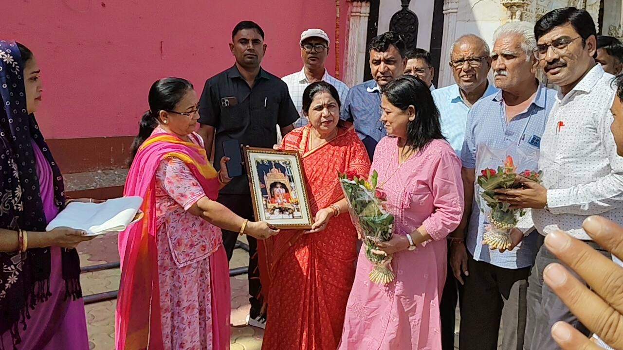 IMG 20241104 WA0111 डॉ. बाघमार पहुंची देशनोक, करणी माता मंदिर में किए दर्शन Bikaner Local News Portal बीकानेर अपडेट