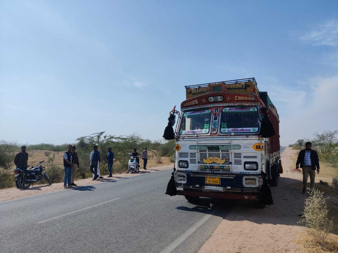 IMG 20250207 WA0014 अवैध खनन सामग्री परिवहन करता ट्रक किया जब्त Bikaner Local News Portal राजस्थान