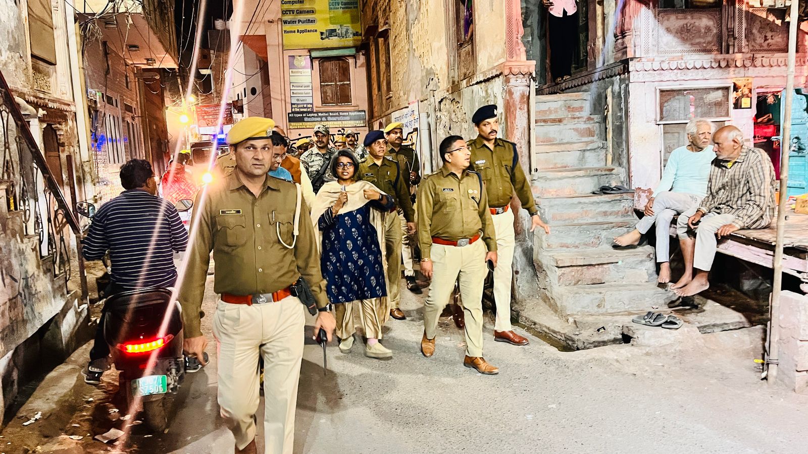 IMG 20250306 WA0054 जिला कलेक्टर और पुलिस अधीक्षक ने कोटगेट से नत्थूसर गेट तक किया पैदल मार्च ** अन्य खबर Bikaner Local News Portal बीकानेर अपडेट