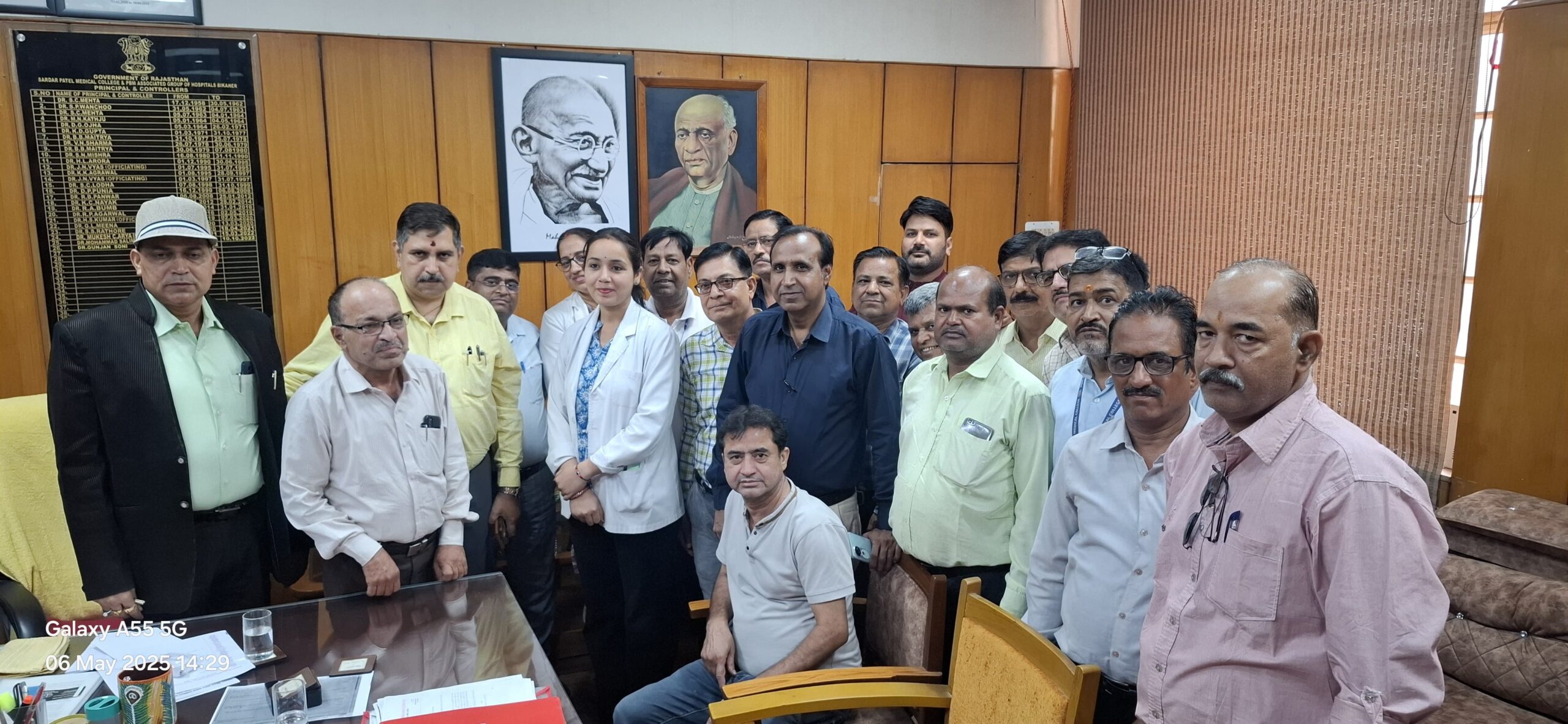IMG 20250506 WA0023 scaled मेडिकल कॉलेज : लेबोरेट्री टेक्निशियन कर्मचारी संघ ने प्राचार्य डॉ. सोनी के समक्ष उठाईं पदोन्नति और अन्य मांगें Bikaner Local News Portal बीकानेर अपडेट