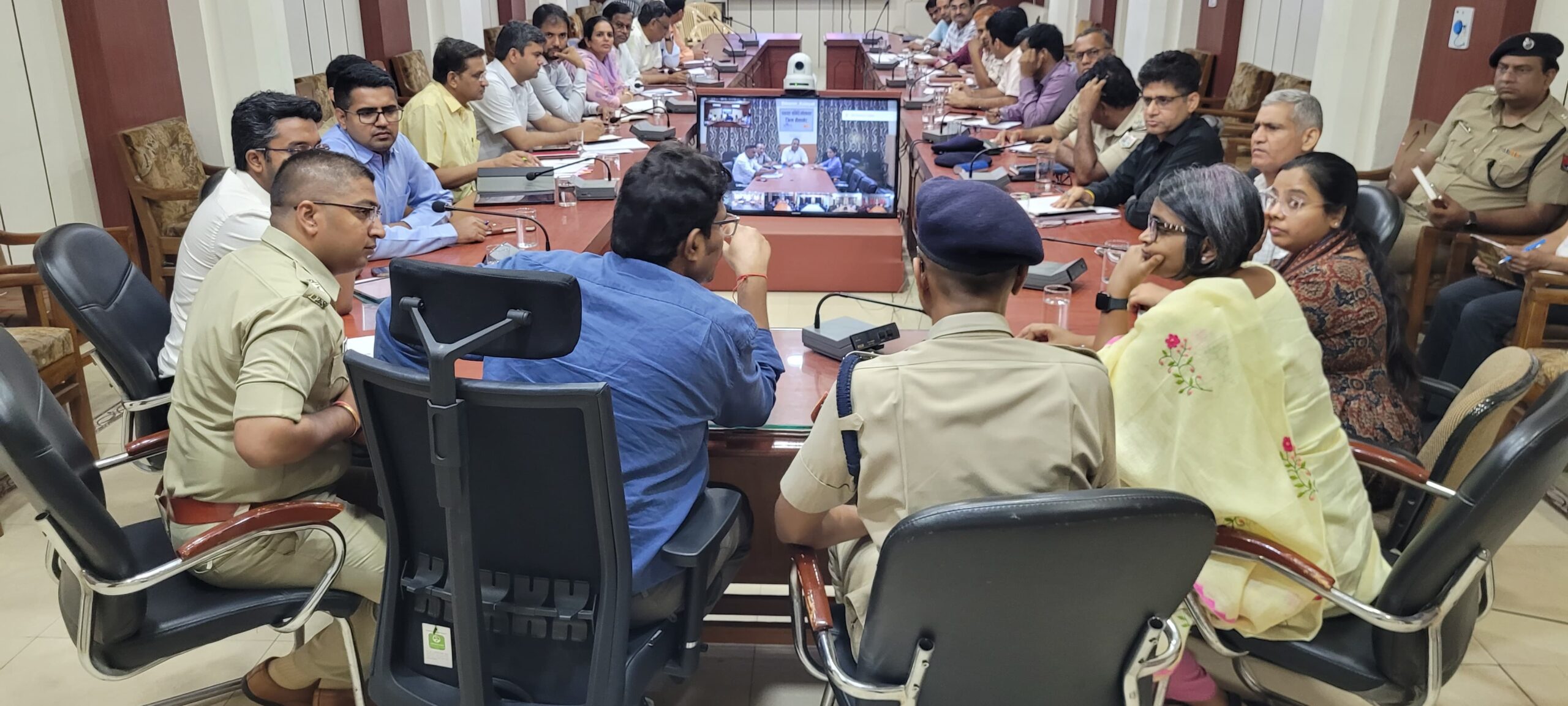 IMG 20250509 WA0021 scaled बीकानेर संभागीय आयुक्त, महानिरीक्षक पुलिस, जिला कलेक्टर और पुलिस अधीक्षक ने ली बैठक, दिए आवश्यक निर्देश Bikaner Local News Portal राजस्थान