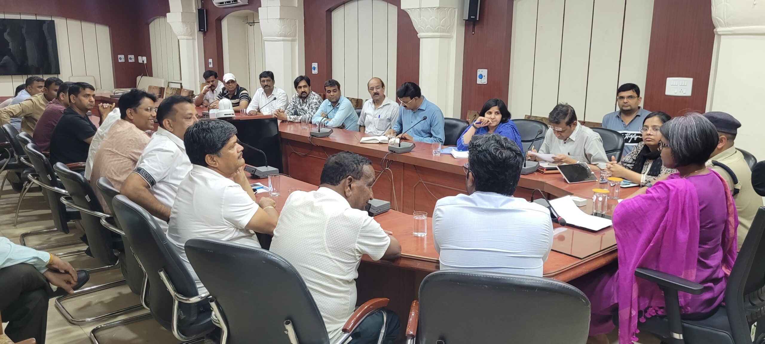 IMG 20250510 WA0023 scaled भारत-पाक तनाव : दुकानदार अपनी दुकानों के आगे ना रखें सामान, रेड अलर्ट पर हो सकती है परेशानी, जिला कलेक्टर के निर्देश Bikaner Local News Portal बीकानेर अपडेट