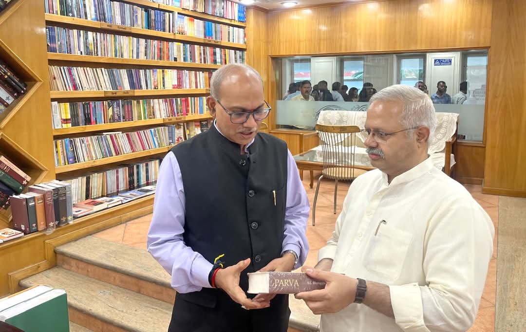 IMG 20250515 WA0031 संघ के प्रचार प्रमुख अंबेकर ने साहित्य अकादमी की पुस्तकों को देखा Bikaner Local News Portal साहित्य