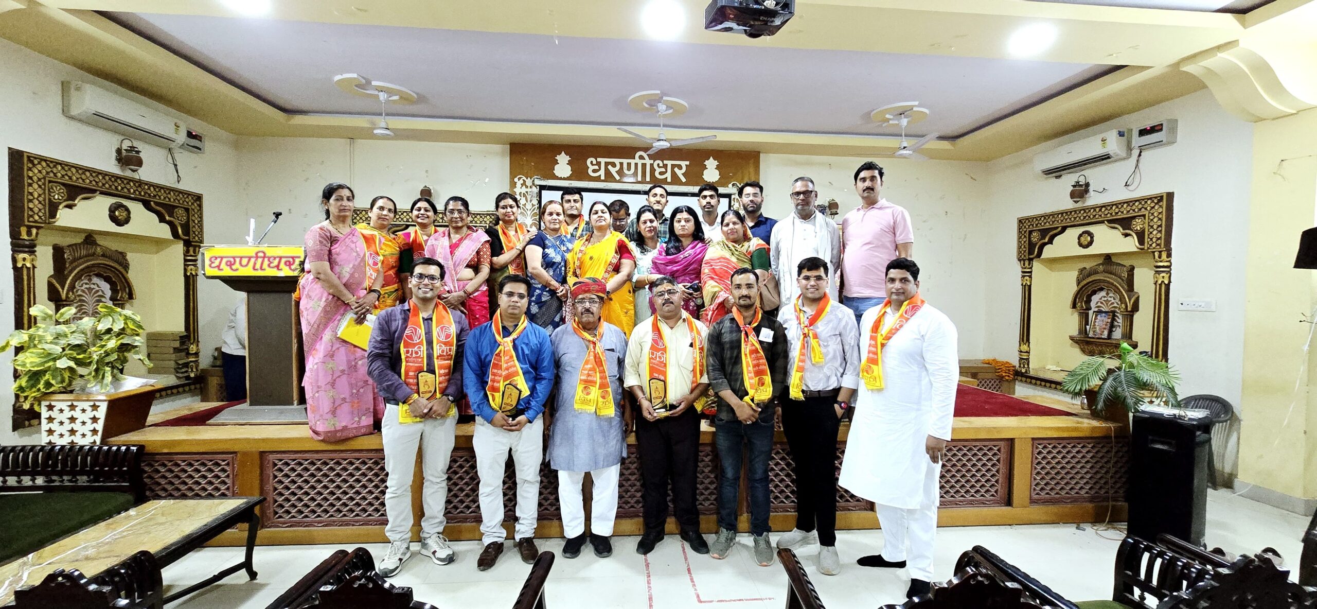 IMG 20250518 WA0033 scaled विप्र फाउंडेशन द्वारा बीकानेर में कॅरियर काउंसलिंग कार्यक्रम में 500 से अधिक विद्यार्थियों और अभिभावकों की भागीदारी Bikaner Local News Portal धर्म