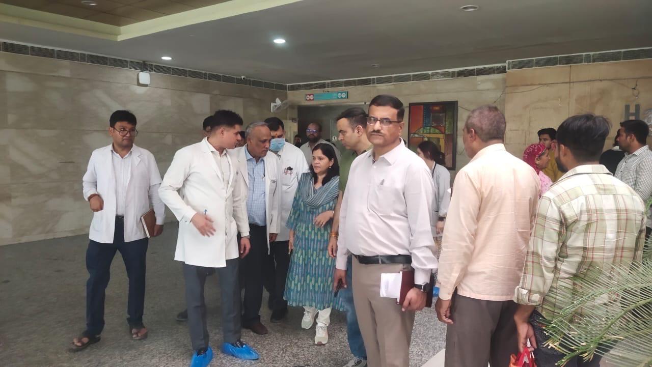 IMG 20250521 WA0004 प्रमुख शासन सचिव गायत्री राठौड़ ने किया हल्दीराम हार्ट हॉस्पिटल का निरीक्षण Bikaner Local News Portal बीकानेर अपडेट
