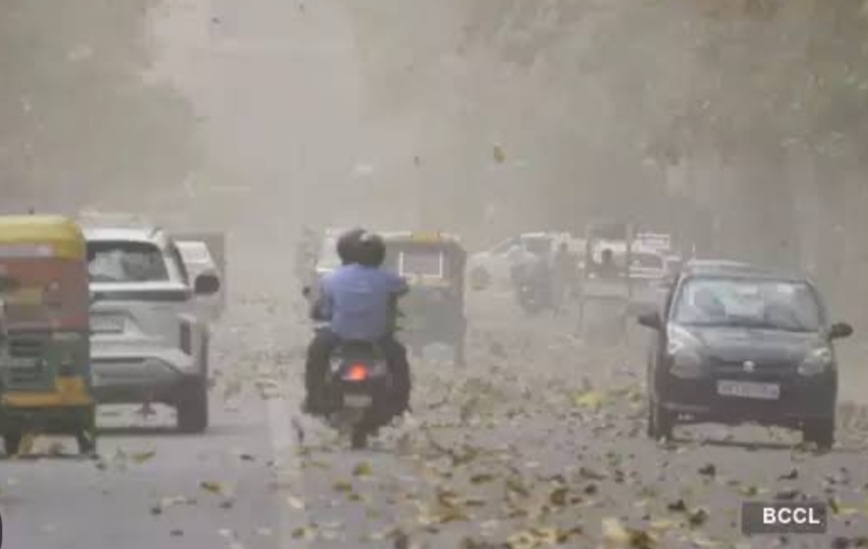 IMG 20250502 101806 दिल्ली में तूफान से 40 फ्लाइट रद्द, 140 बाधित, 4 की मौत Bikaner Local News Portal देश