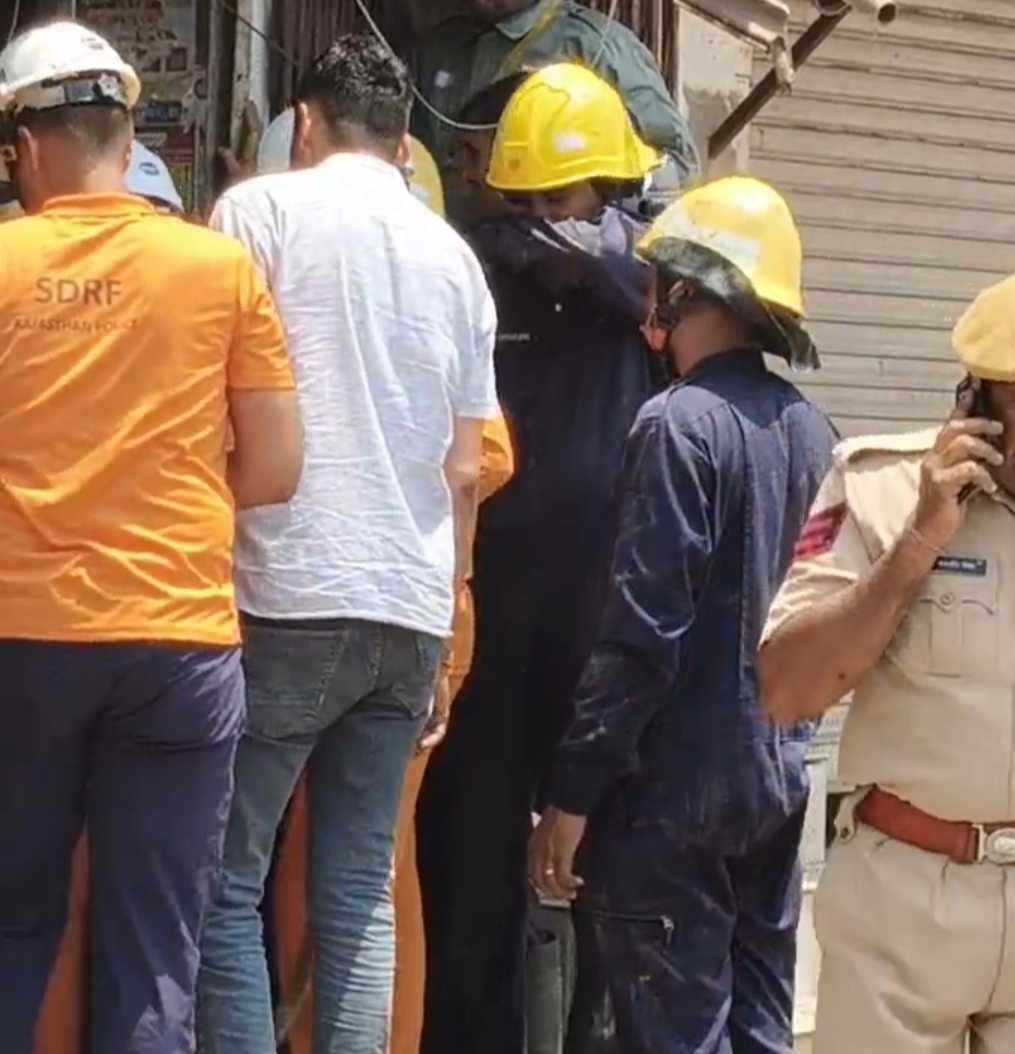 IMG 20250507 120414 बीकानेर में सिटी कोतवाली के पास गैस सिलैंडर फटा, एक दर्जन फंसे, तीन की मौत, अनेक घायल Bikaner Local News Portal बीकानेर अपडेट