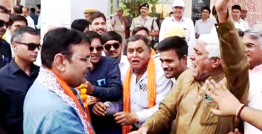 IMG 20250517 153208 मुख्यमंत्री शर्मा का बीकानेर नाल एयरपोर्ट पर जनप्रतिनिधियों और प्रशासनिक अधिकारियों ने किया स्वागत Bikaner Local News Portal राजस्थान