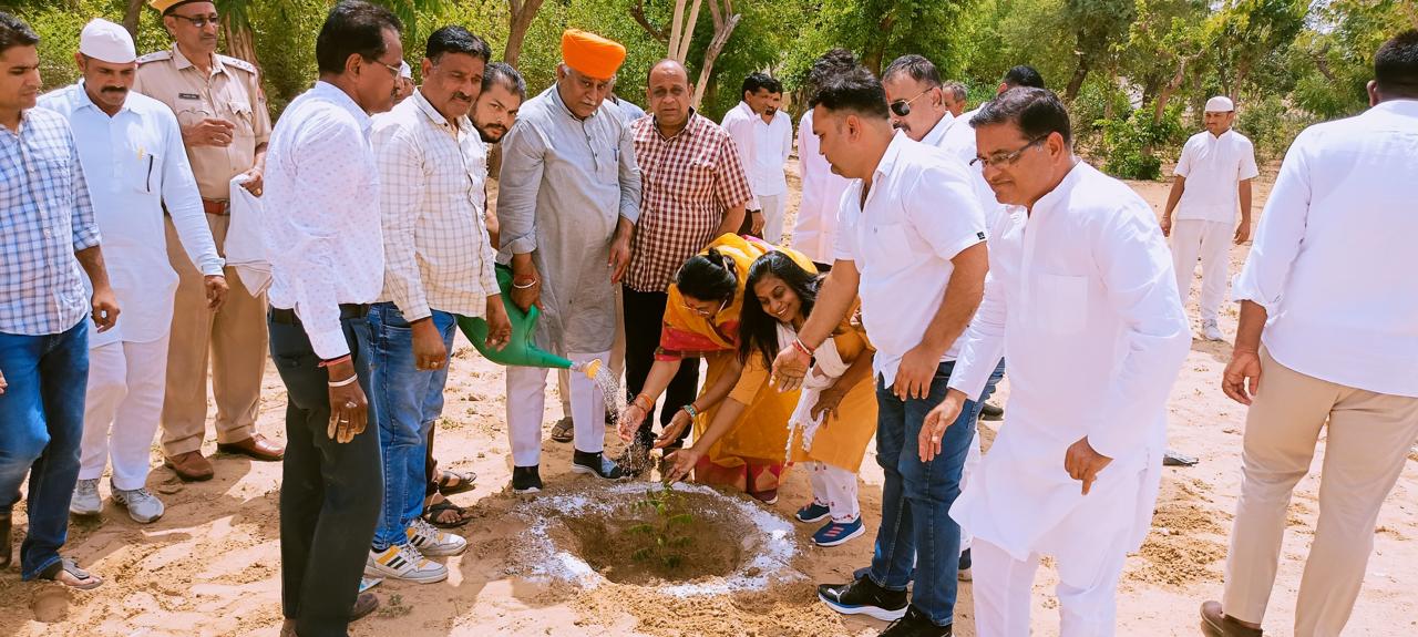 IMG 20250606 WA00091 निर्जला एकादशी पर भाजपा के एक पेड़ मां के नाम अभियान Bikaner Local News Portal बीकानेर अपडेट