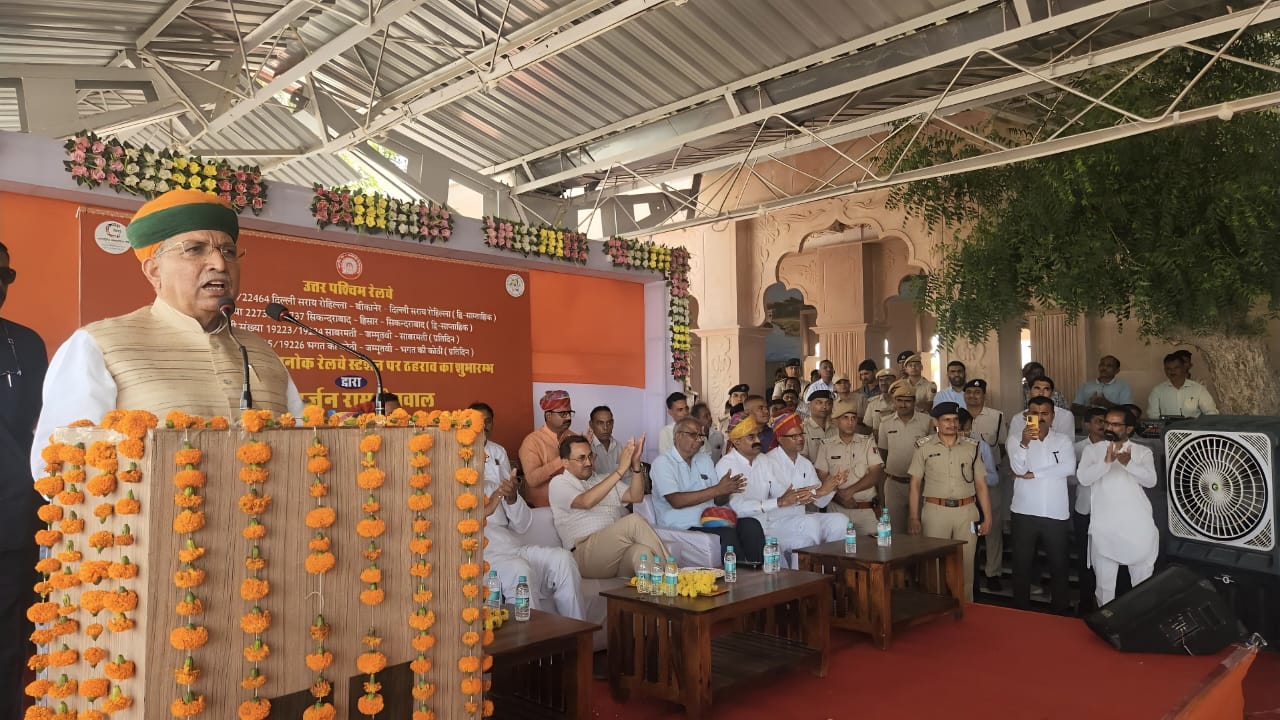 IMG 20250609 WA02741 बीकानेर : रेल फाटकों की समस्या समाधान जल्दी -केंद्रीय मंत्री, देशनोक रेलवे स्टेशन पर चार जोड़ी ट्रेनों का ठहराव शुरू Bikaner Local News Portal बीकानेर अपडेट