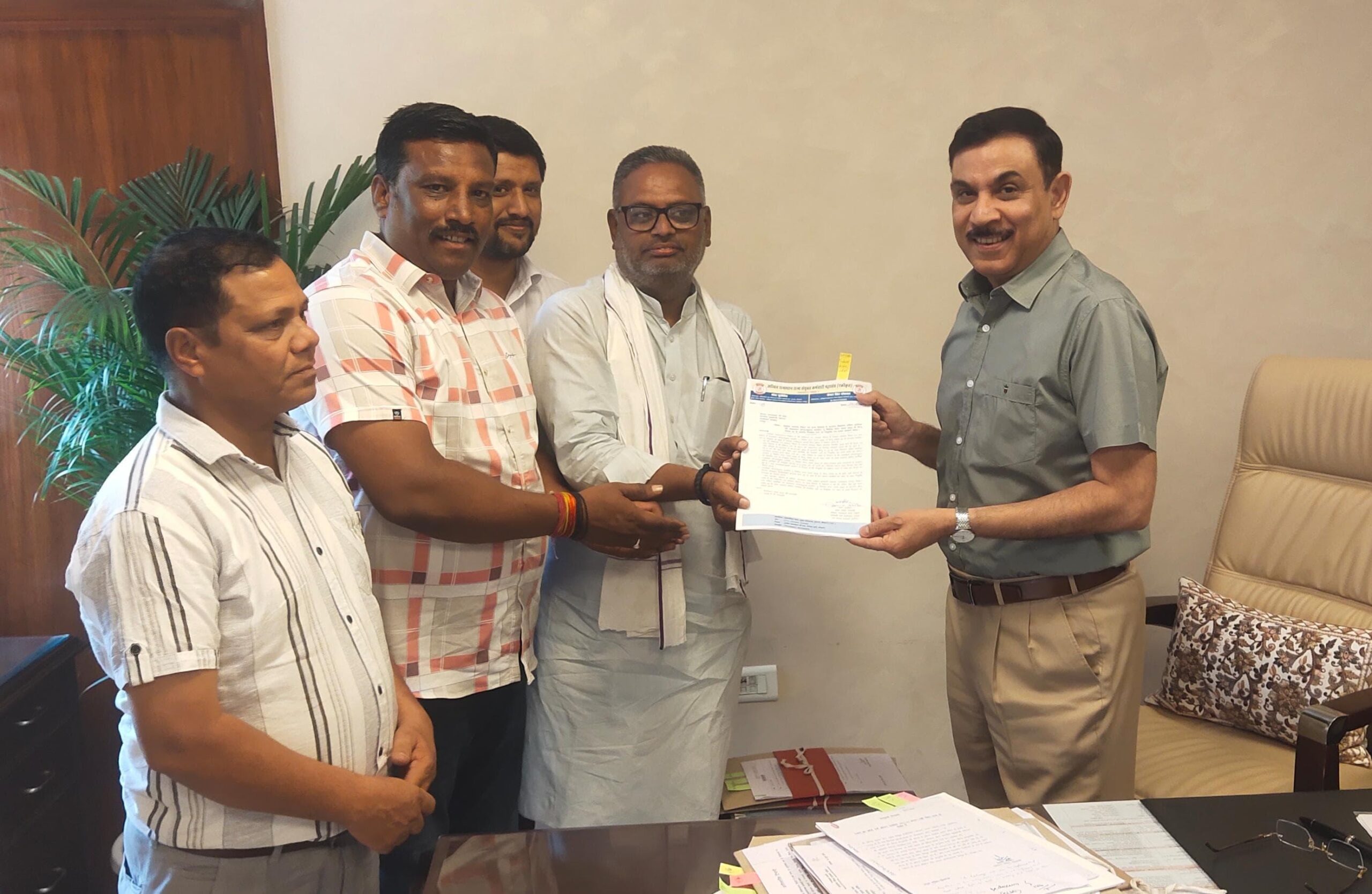 IMG 20250612 WA0150 scaled कर्मचारी नेता पुरोहित ने मुख्य सचिव के समक्ष उठाया प्रदेश के संविदा / निविदा कार्मिकों की नियुक्ति का मुद्दा Bikaner Local News Portal बीकानेर अपडेट