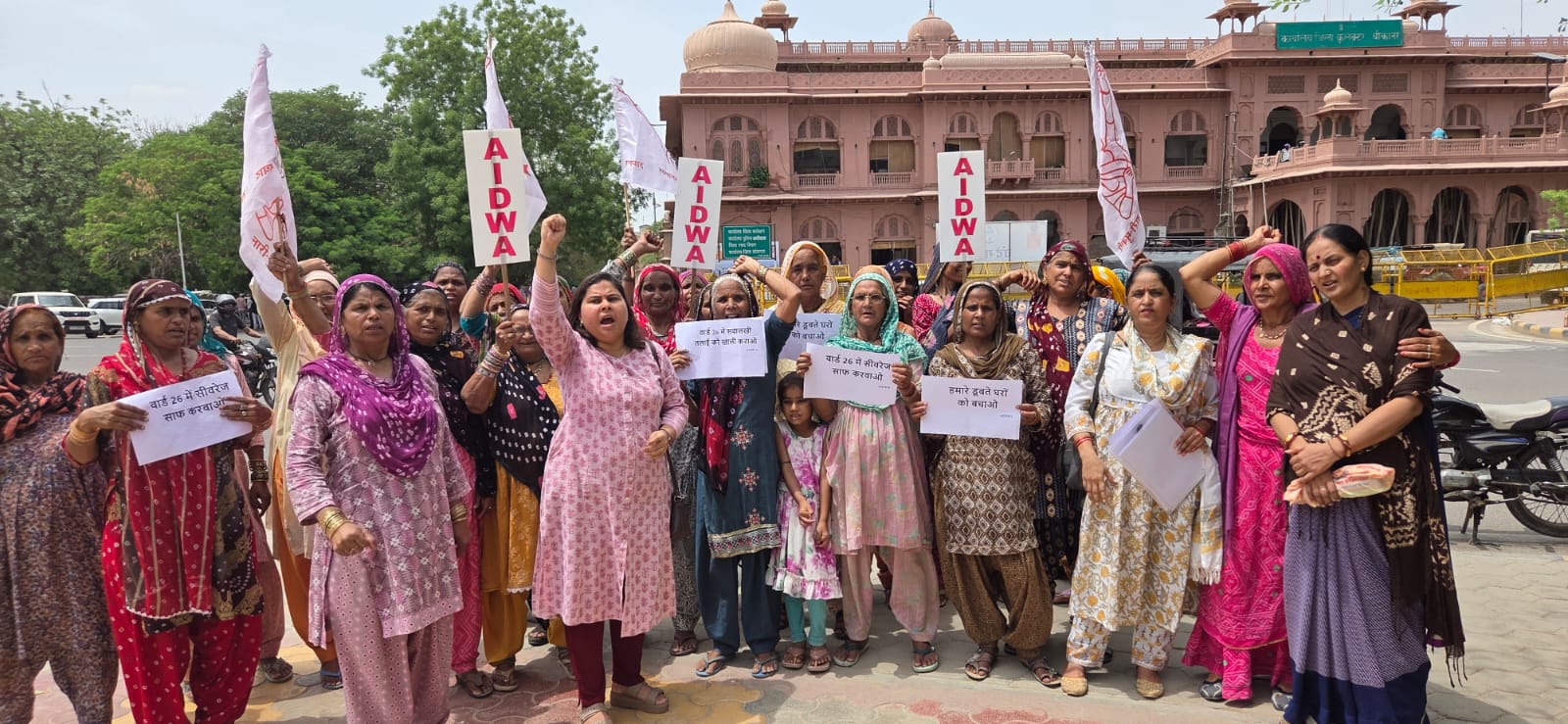 IMG 20250630 WA0012 जनवादी महिला समिति की बांद्रा बास इकाई ने क्षेत्र में गन्दगी के समाधान हेतु प्रदर्शन कर दिया ज्ञापन Rajasthan News Portal बीकानेर अपडेट