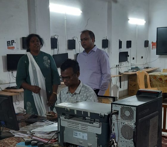 IMG 20250604 000237 जिला शिक्षा अधिकारी निलंबित, झालावाड़ लगाया, माध्यमिक शिक्षा निदेशक ने देशनोक और नोखा में विद्यालयों का किया निरीक्षण Bikaner Local News Portal बीकानेर अपडेट
