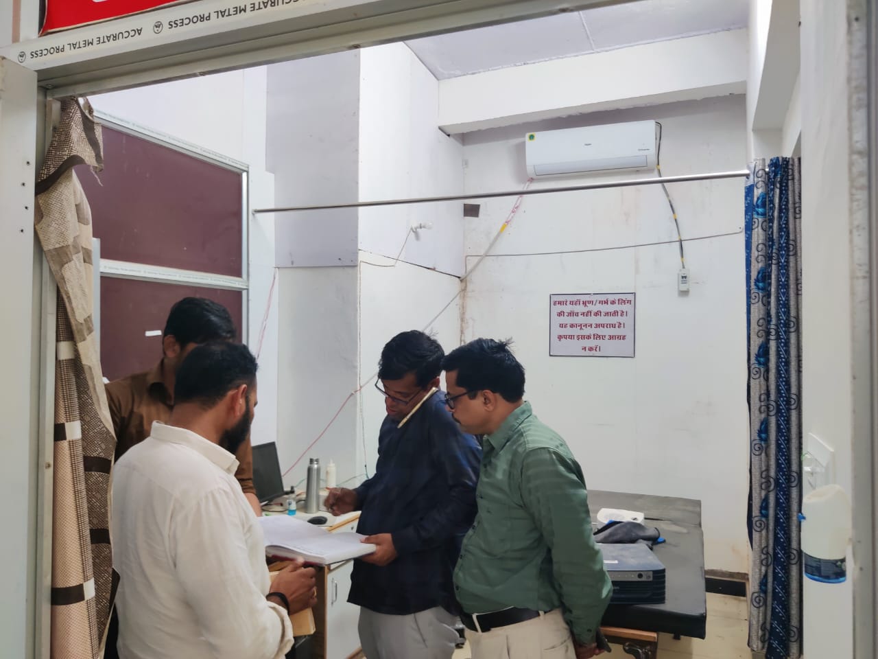 IMG 20250712 WA0023 बड़ी कार्रवाई -बीकानेर : बज्जू में अपंजीकृत अस्पताल व लैब को किया सीज Rajasthan News Portal बीकानेर अपडेट
