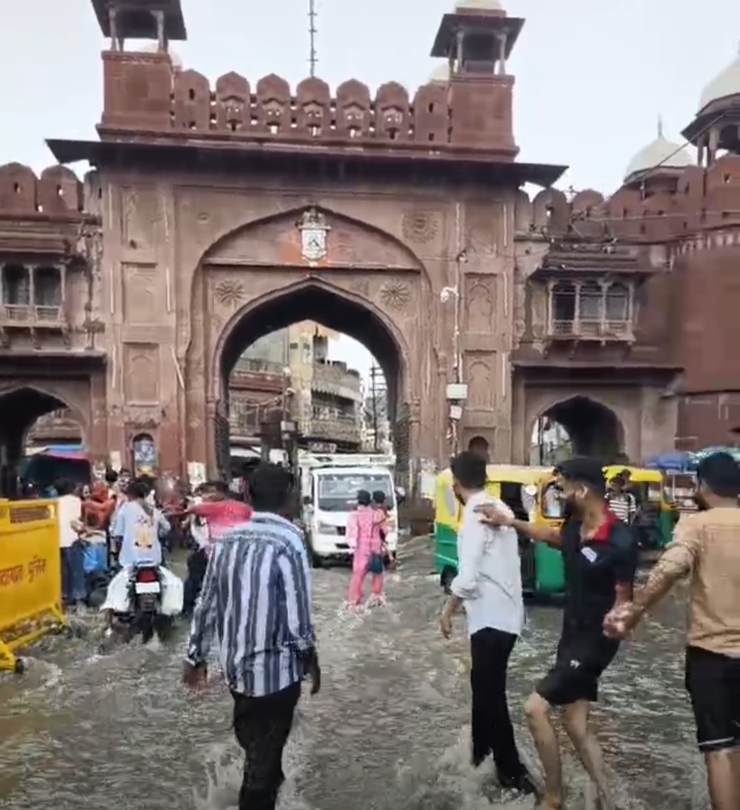 IMG 20250707 160714 बीकानेर में बारिश से मौसम पलटा, अनेक जगहों पर पानी भरा Rajasthan News Portal राजस्थान