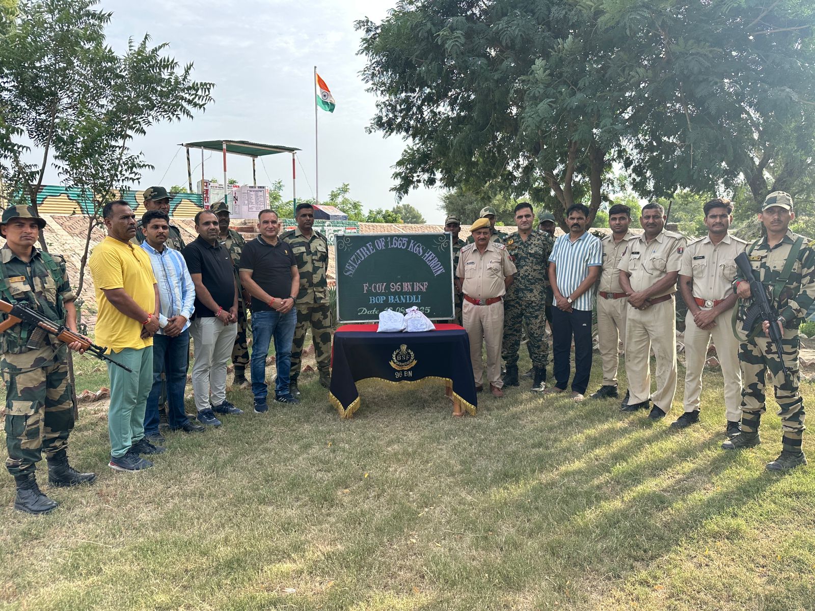 IMG 20250812 WA0004 8.50 करोड़ रुपये की 1.665 किलोग्राम हेरोइन की जब्त, बीएसएफ व पुलिस की कार्रवाई Rajasthan News Portal देश