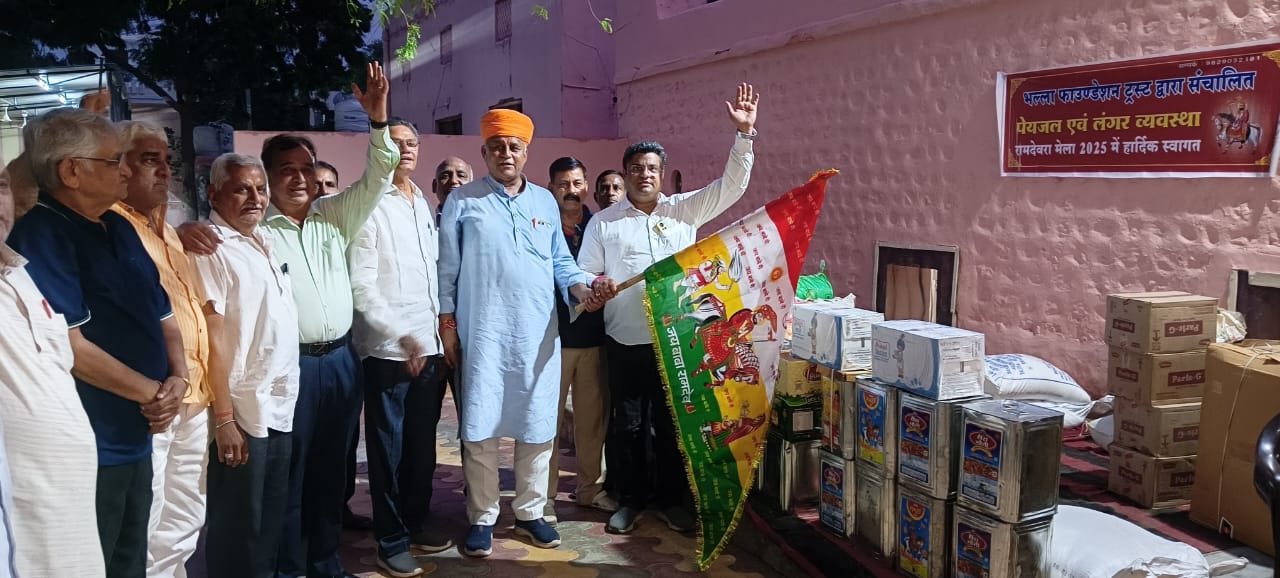 IMG 20250823 WA0015 रुणिचा के लिए विधायक व्यास ने भल्ला फाउंडेशन के वाहनों एवं भोजन सामग्री को किया रवाना Rajasthan News Portal धर्म