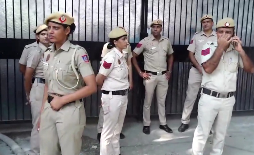 IMG 20250820 101014 दिल्ली की मुख्यमंत्री पर जानलेवा हमला, जनसुनवाई के दौरान घटना Rajasthan News Portal देश