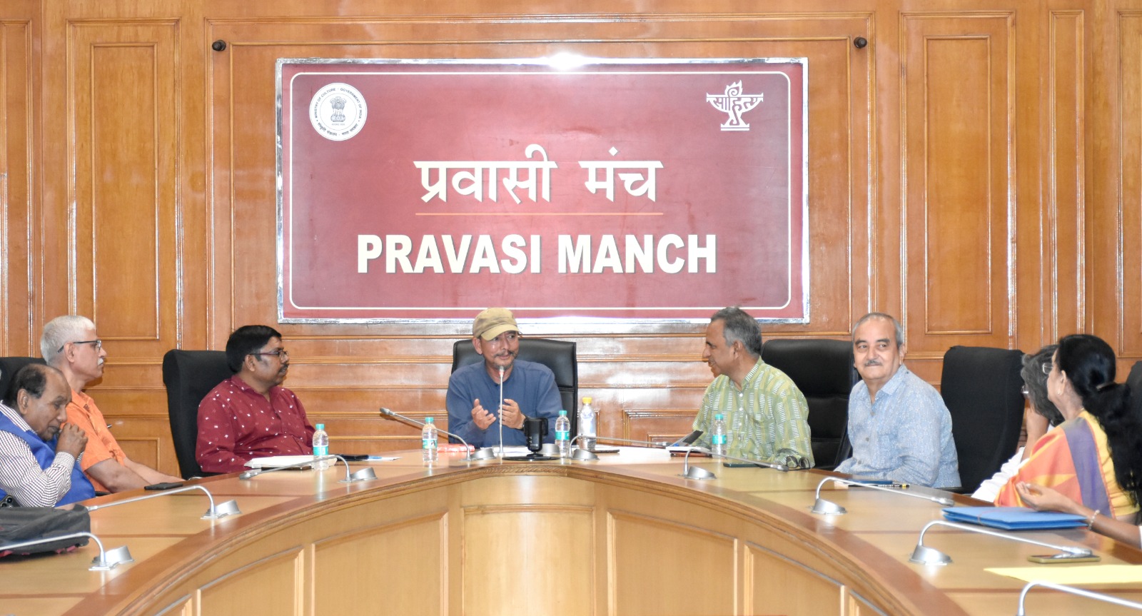 IMG 20250908 WA0021 प्रवासी मंच में मोहन राणा का काव्य पाठ Rajasthan News Portal साहित्य