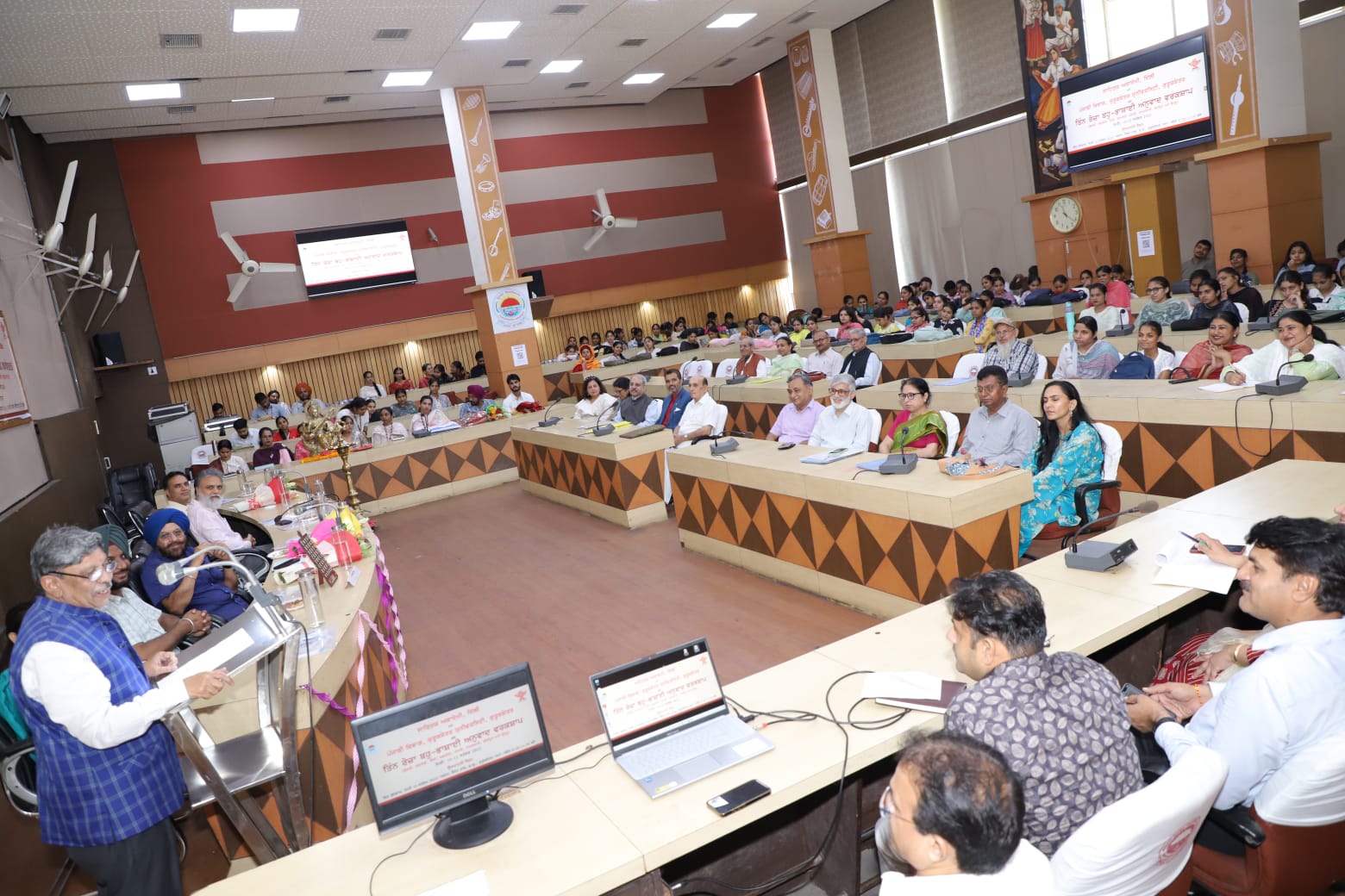 IMG 20250918 WA0015 आठ भारतीय भाषाओं की 14 कहानियों का राजस्थानी में हुआ अनुवाद Rajasthan News Portal साहित्य