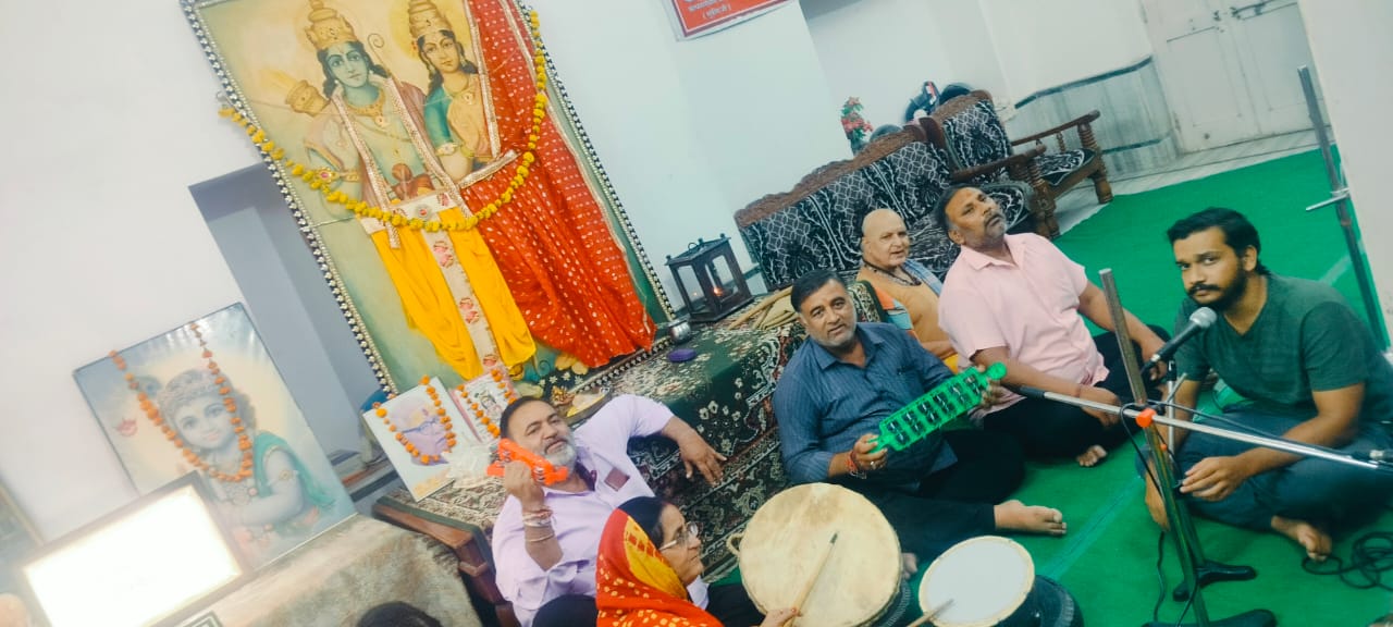 IMG 20250924 WA0023 बीकानेर: 81वें वर्ष में मुनीमजी की कोटडी में शारदीय नवरात्रा पर अखंड कीर्तन जारी Rajasthan News Portal धर्म