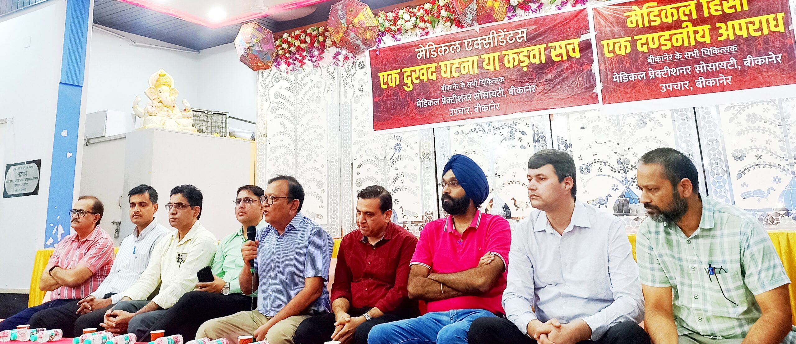 IMG 20250914 181044 scaled 'चिकित्सकों व जनता के बीच सेतु का कार्य करें मीडिया' प्रेस वार्ता में चिकित्सकों ने रखे सुझाव, डॉ स्वामी ने कहा रोगी के इलाज में नहीं बरती लापरवाही Rajasthan News Portal बीकानेर अपडेट