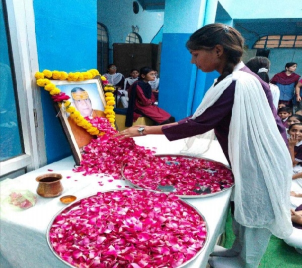 IMG 20250927 200525 श्री सूरज बाल बाड़ी उच्च माध्यमिक विद्यालय में हुई श्रद्धांजलि सभा Rajasthan News Portal बीकानेर अपडेट