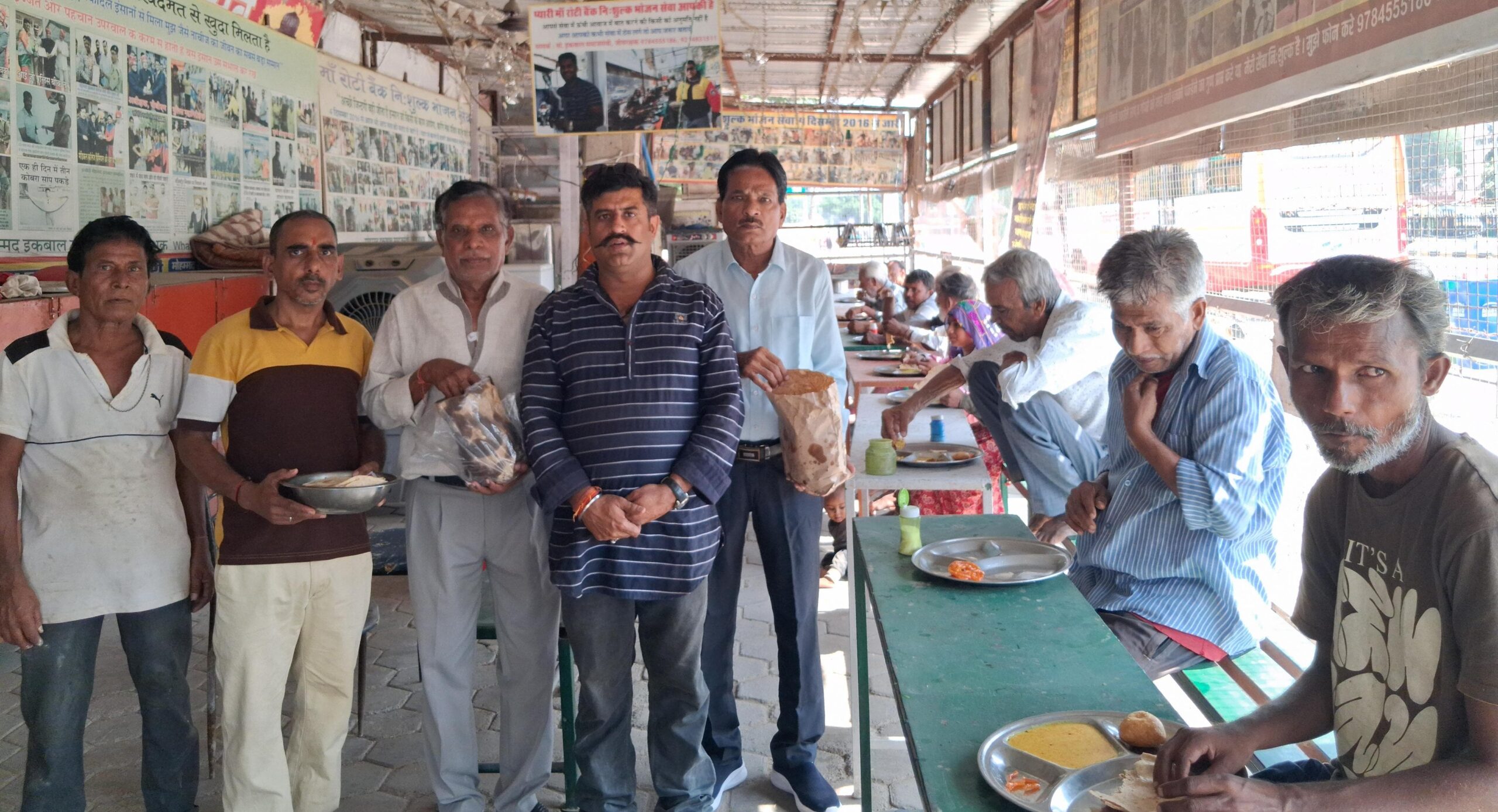 IMG 20251027 WA00231 scaled कैंसर पीड़ित मरीजों को भोजन कराया Rajasthan News Portal बीकानेर अपडेट