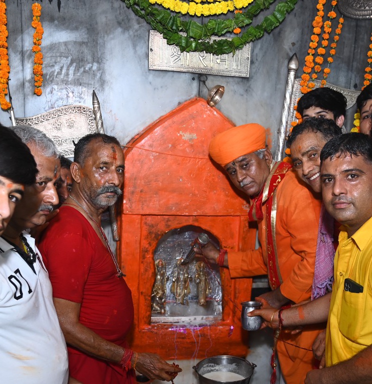 IMG 20251002 235501 श्री पूनरासर धाम में श्री राम का राज्याभिषेक व महाआरती Rajasthan News Portal धर्म