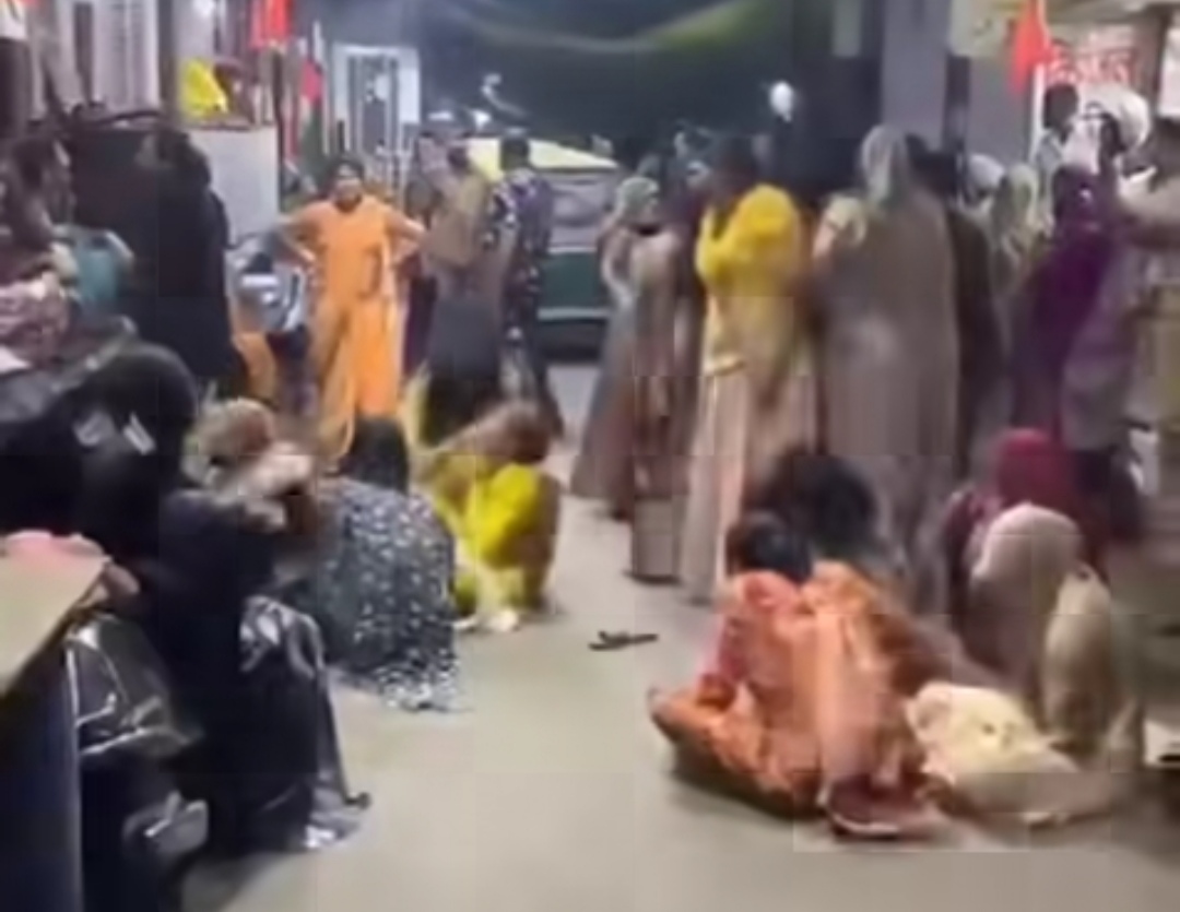 IMG 20251016 113349 इंदौर में 24 किन्नरों ने एक साथ खाया जहर, यह विवाद आया सामने Rajasthan News Portal राजस्थान