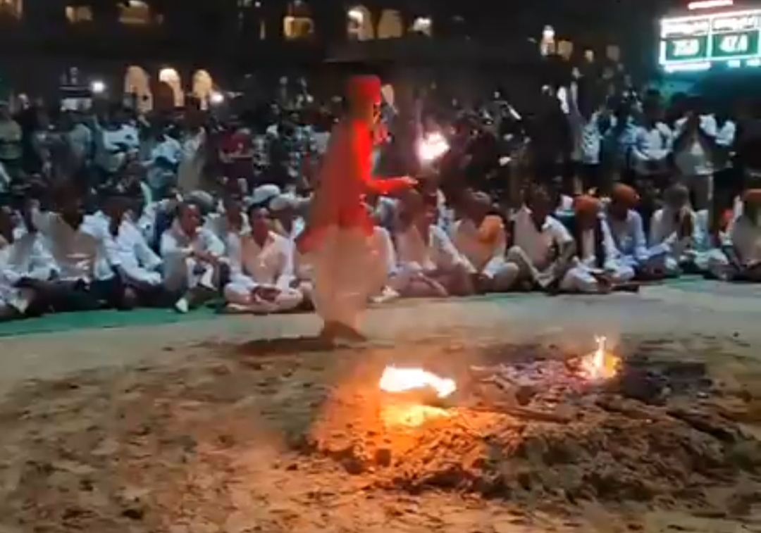 IMG 20251027 232901 जिला कलेक्टर कार्यालय के आगे अंगारों पर नृत्य Rajasthan News Portal राजस्थान