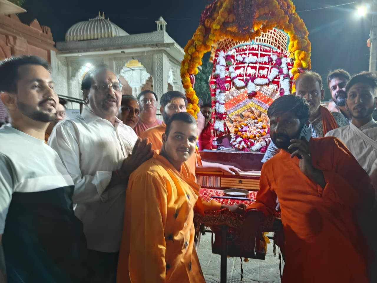 IMG 20251103 WA0007 नगर सेठ श्री लक्ष्मीनाथ जी रथ पर सवार होकर नगर भ्रमण को निकले Rajasthan News Portal अंतरराष्ट्रीय