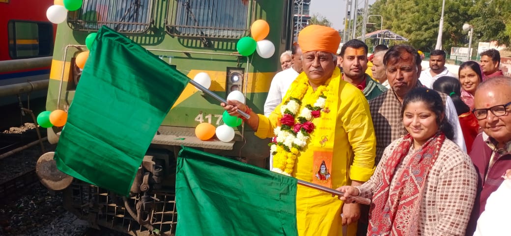 IMG 20251202 WA0017 गंगासागर के लिए रवाना हुए संभाग के 605 वरिष्ठ नागरिक, विधायक श्री व्यास ने दिखाई हरी झंडी Rajasthan News Portal राजस्थान