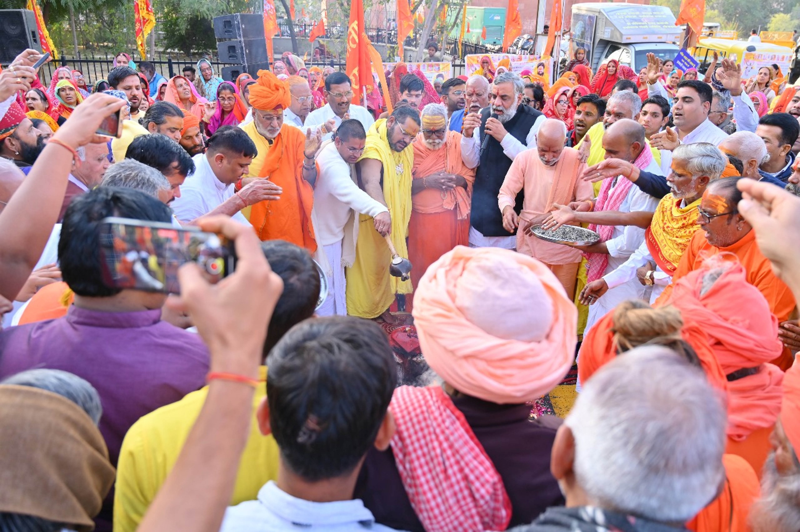 IMG 20251202 WA0027 बीकानेर :151 ब्राह्मणों ने रुद्राभिषेक, गोपाल गौयज्ञ कर सरकार की सदबुद्धि कामना की Rajasthan News Portal धर्म