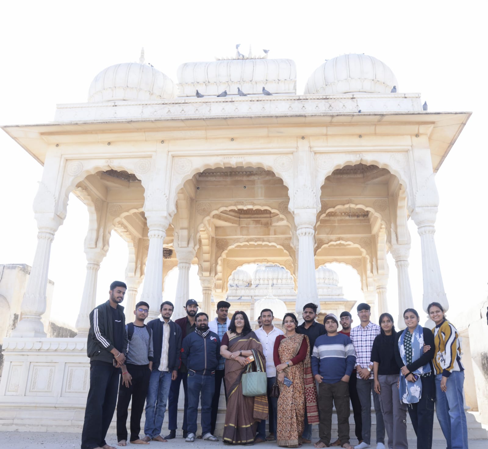 IMG 20251211 WA0015 एमजीएसयू : सागर की छतरियों का विद्यार्थियों ने किया शैक्षणिक भ्रमण Rajasthan News Portal पर्यटन